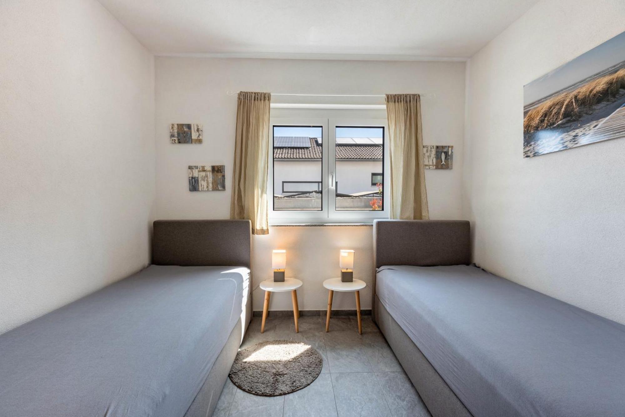 Apartment Aida *